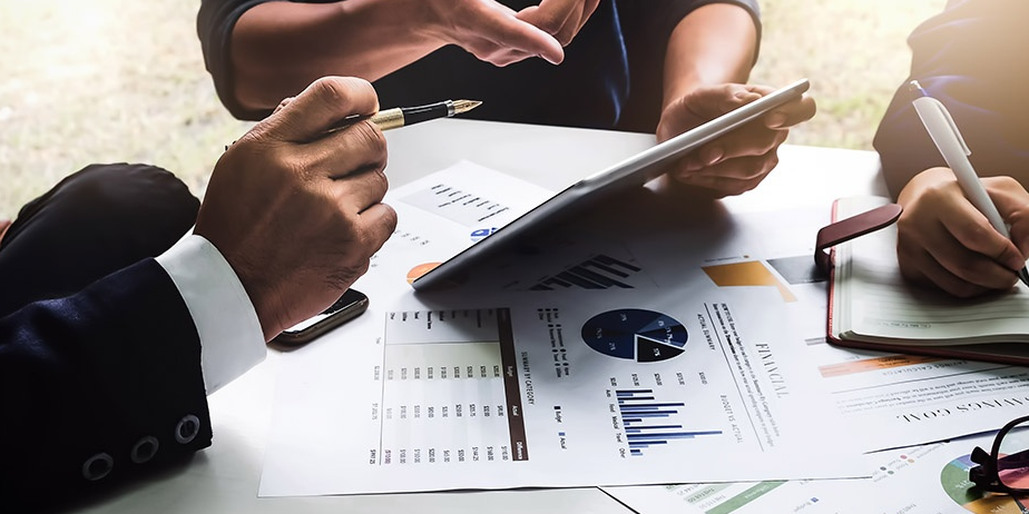 Rappresentazione visiva dell'articolo: Portafoglio efficiente e scarsa educazione finanziaria: è davvero sufficiente per investire bene?